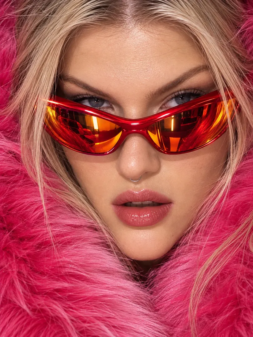 Red Wraparound, Pink Fur